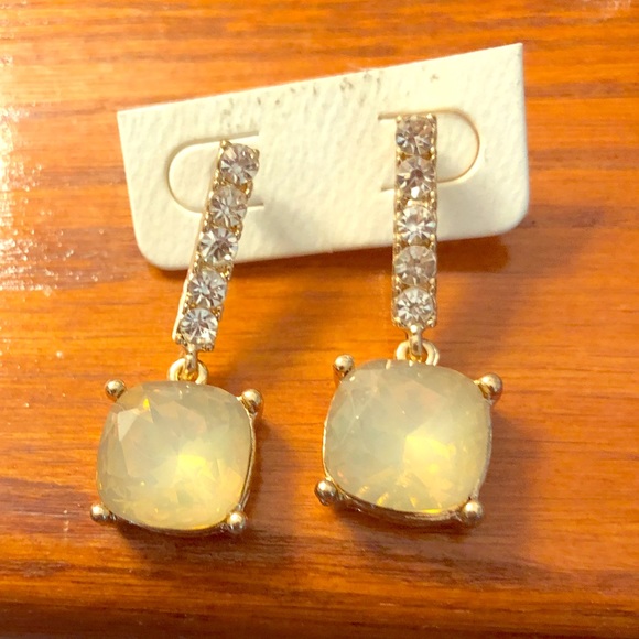 ‼️SOLD IN BUNDLE‼️🤍OPAL Princess Cut Diamond Drop Earring in Gold Setting - Picture 6 of 8